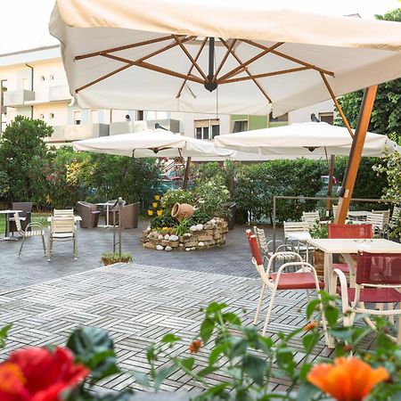 Hotel Parini 벨레지아아지마리나 외부 사진