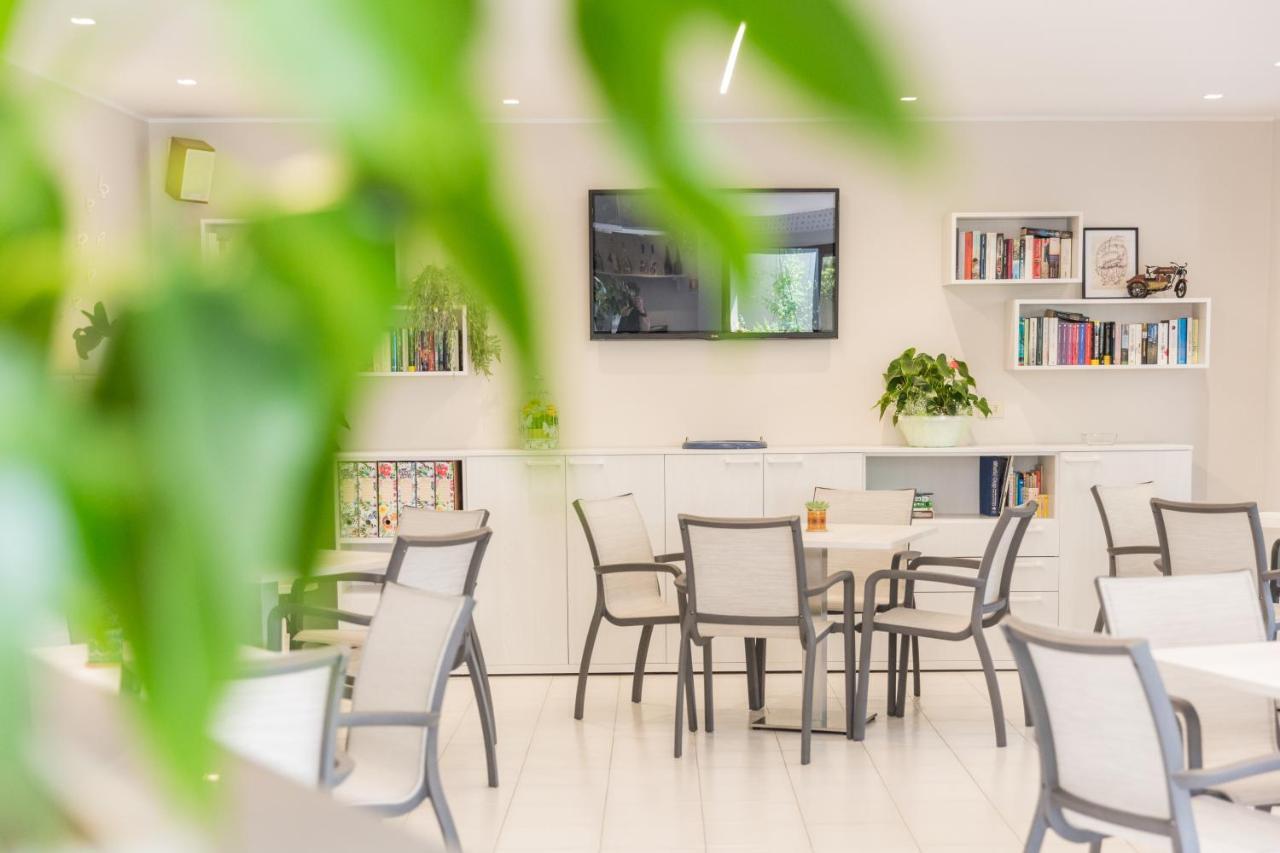 Hotel Parini 벨레지아아지마리나 외부 사진
