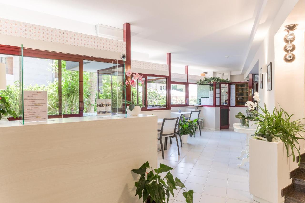 Hotel Parini 벨레지아아지마리나 외부 사진