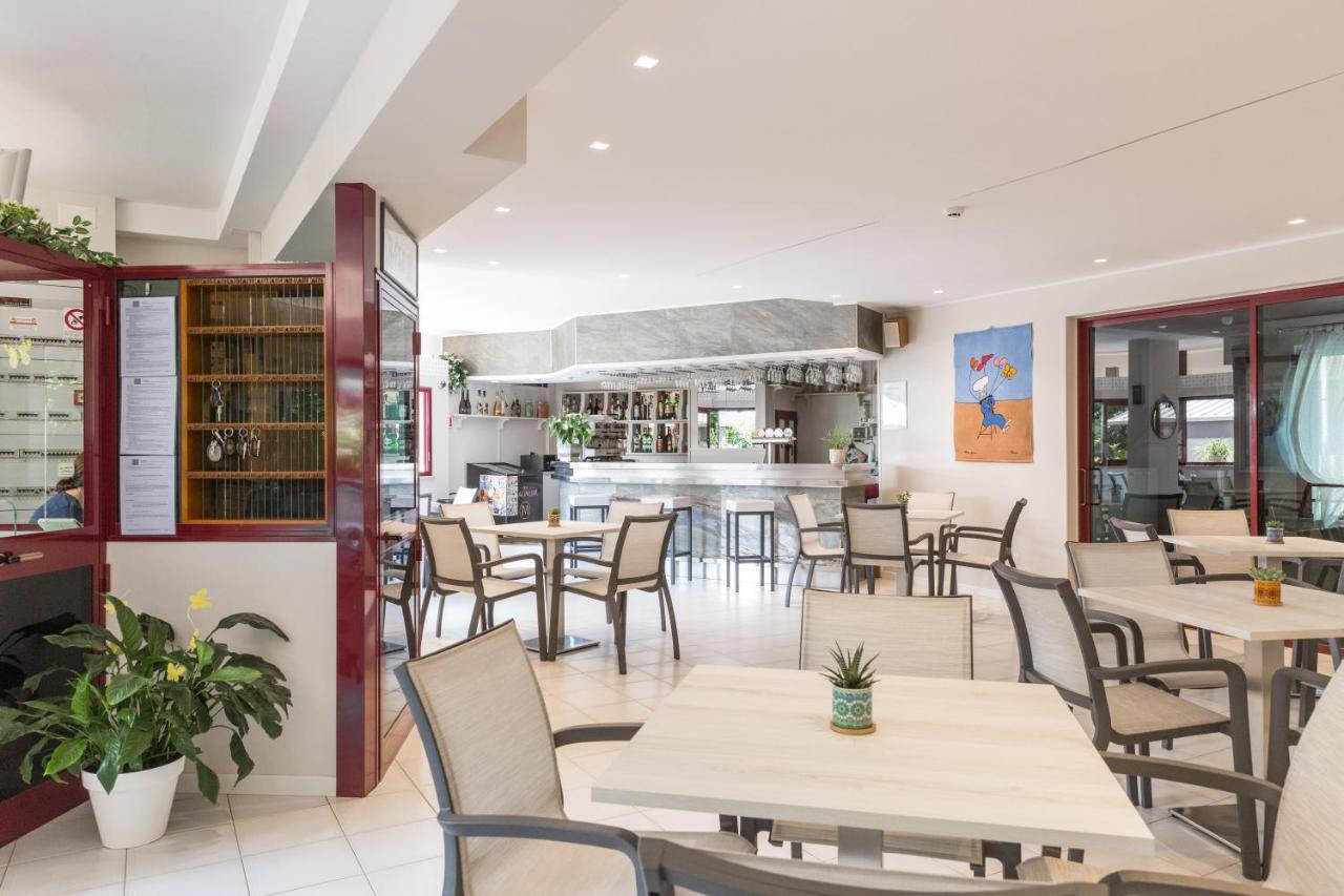 Hotel Parini 벨레지아아지마리나 외부 사진