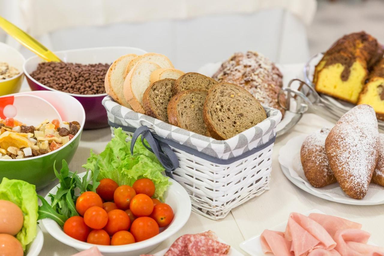 Hotel Parini 벨레지아아지마리나 외부 사진