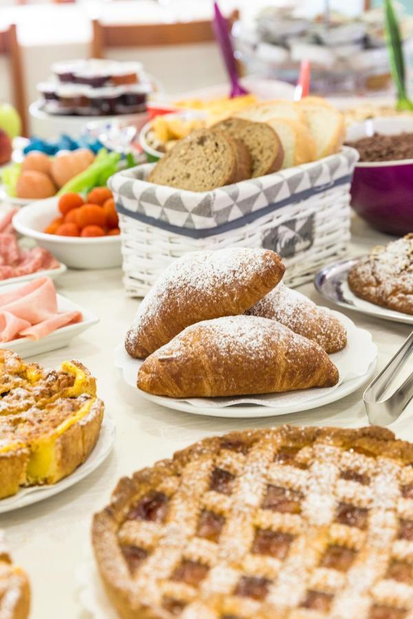Hotel Parini 벨레지아아지마리나 외부 사진