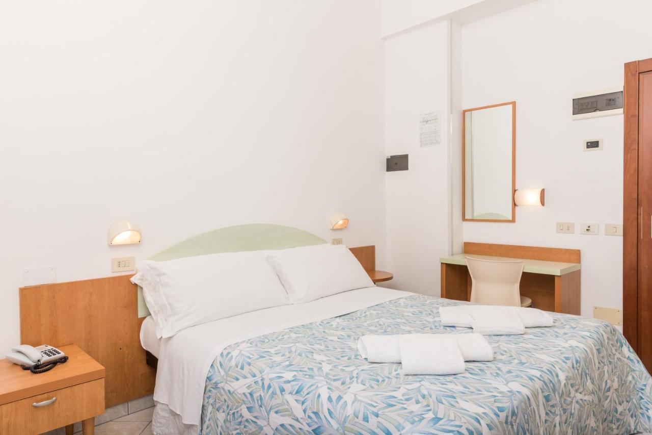 Hotel Parini 벨레지아아지마리나 외부 사진