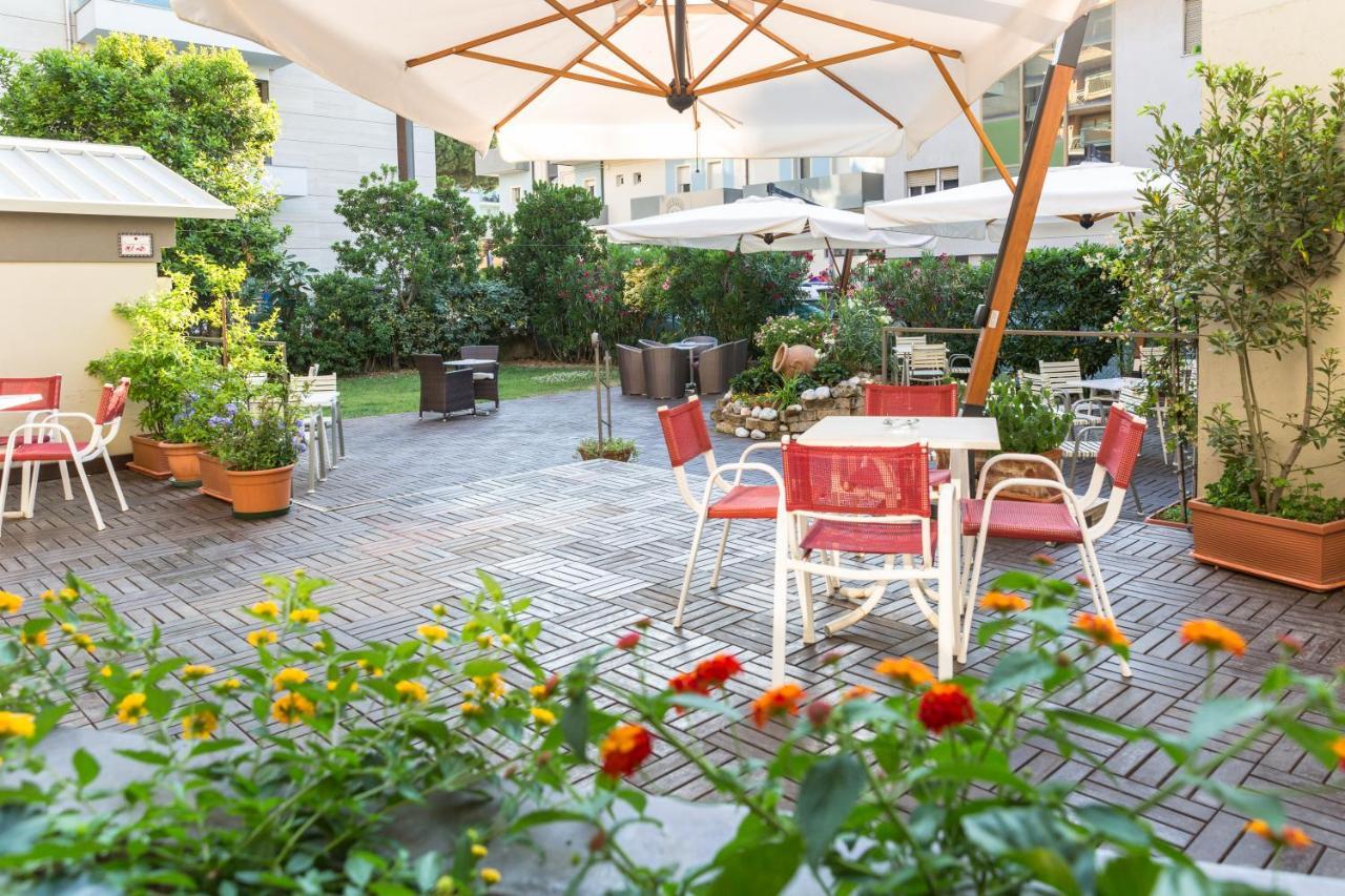 Hotel Parini 벨레지아아지마리나 외부 사진