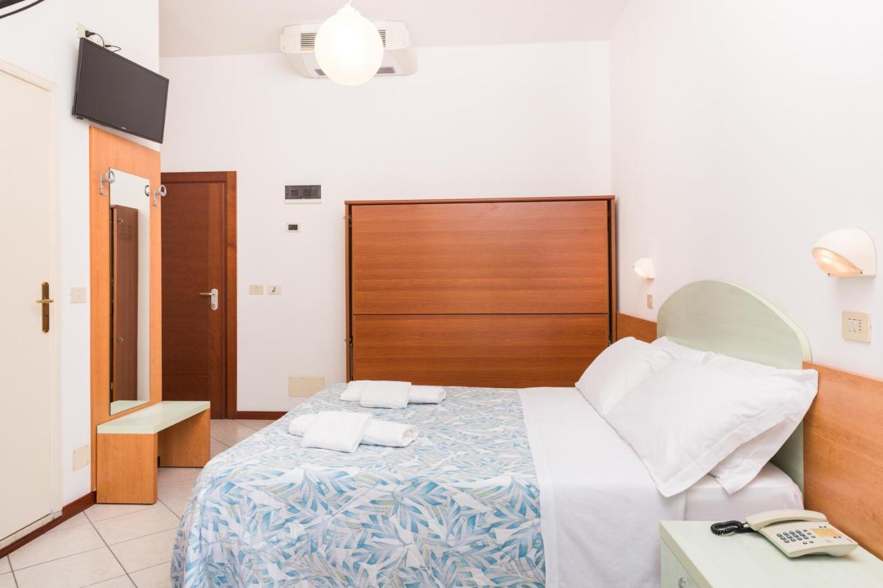 Hotel Parini 벨레지아아지마리나 외부 사진