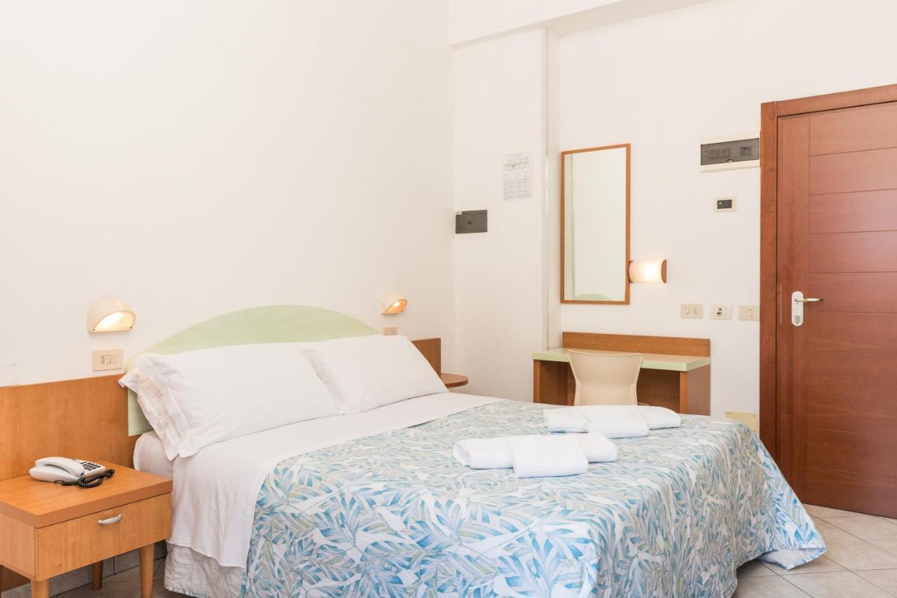 Hotel Parini 벨레지아아지마리나 외부 사진