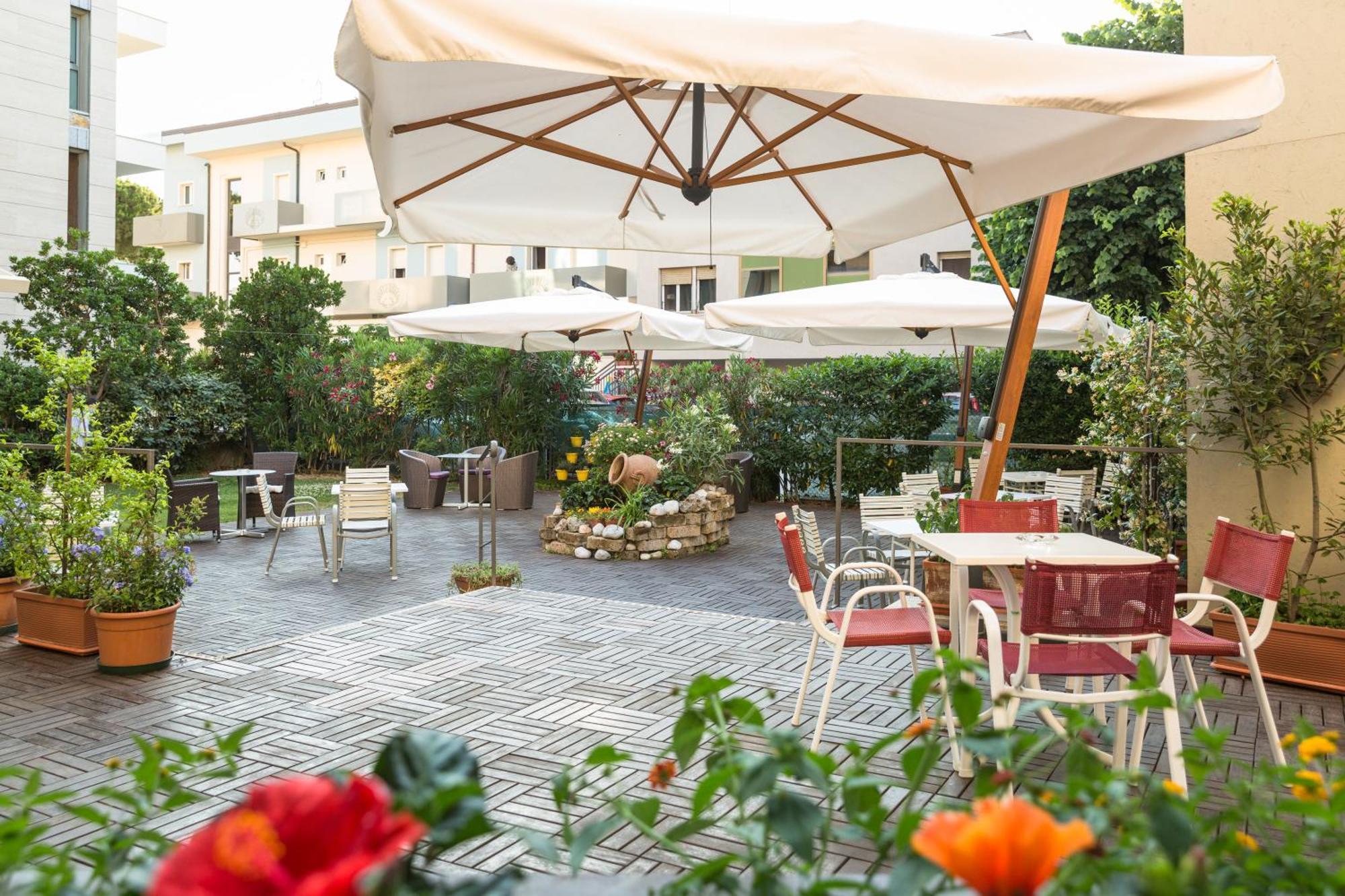 Hotel Parini 벨레지아아지마리나 외부 사진