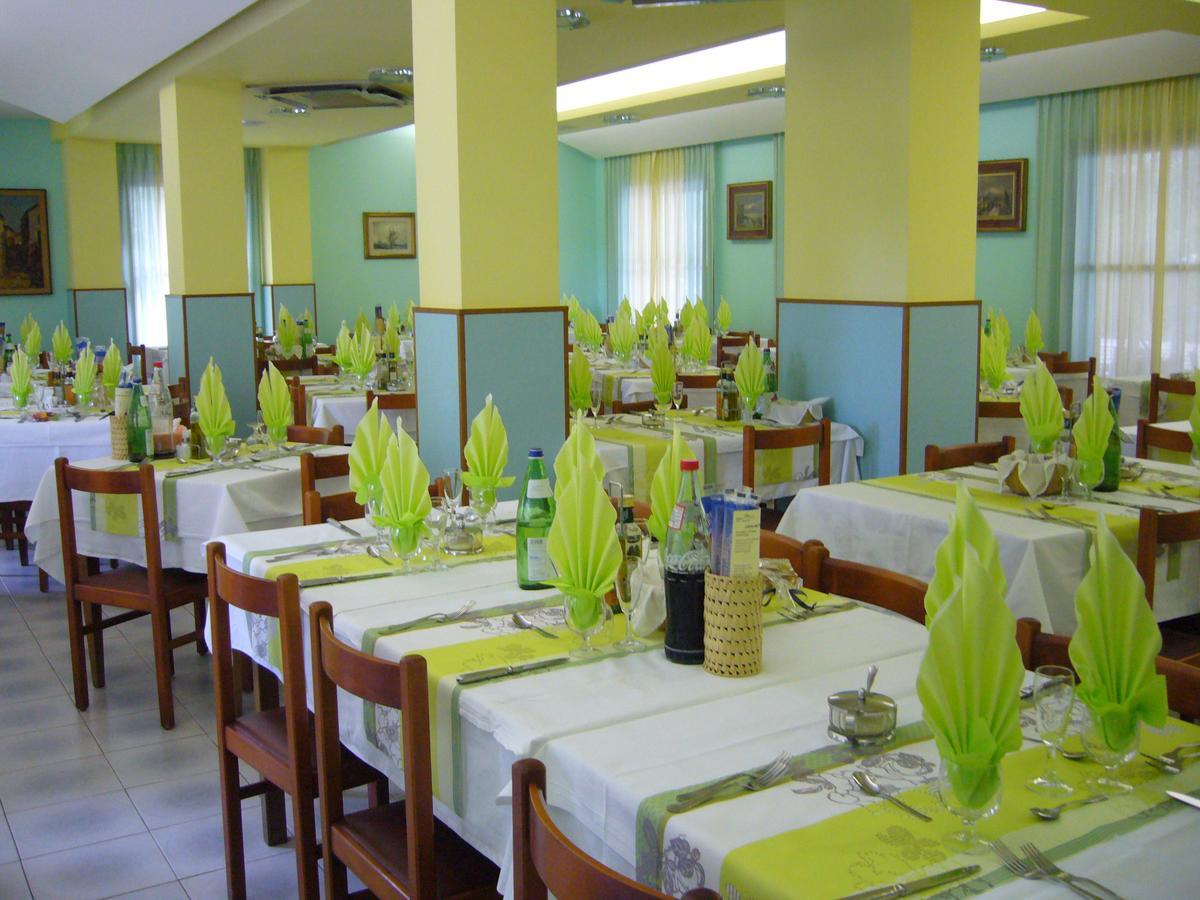 Hotel Parini 벨레지아아지마리나 외부 사진